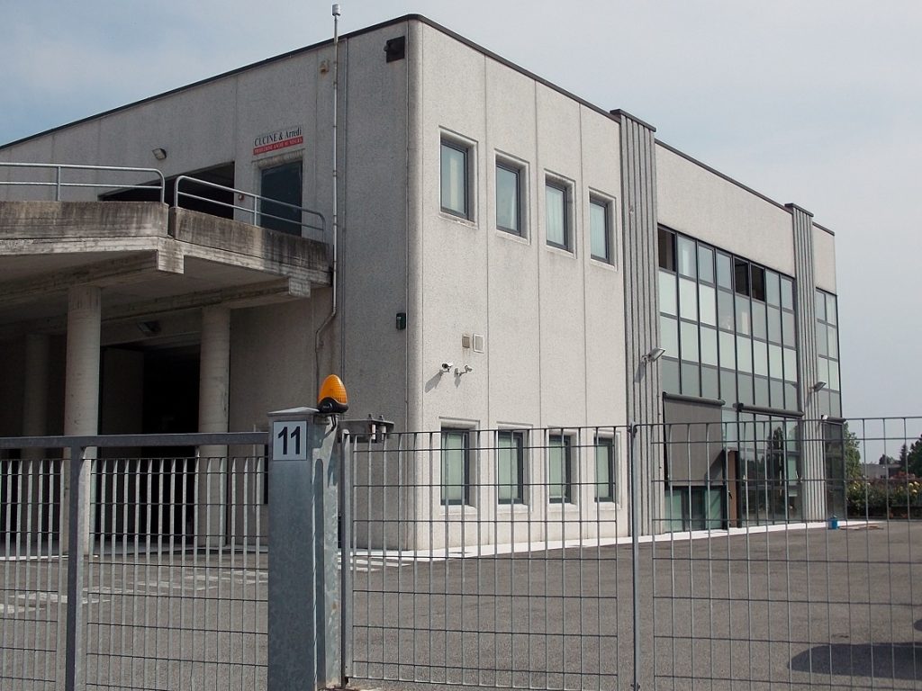 Macchinario industriale Fratelli Barbieri grigio con dettagli tecnici